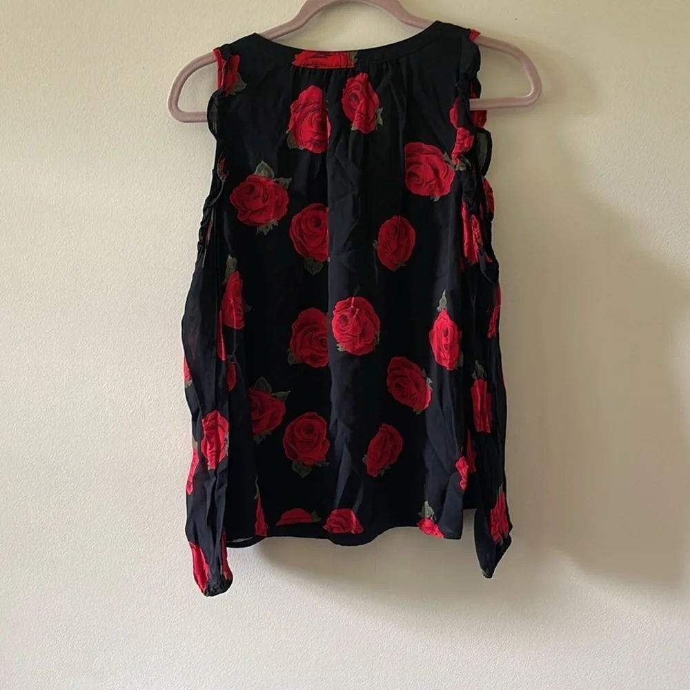 Sanctuary Blaire Rose print cold shoulder top SZ S - Picture 5 of 6